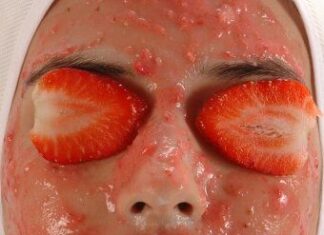 Máscara casera de fresas para las manchas de acné