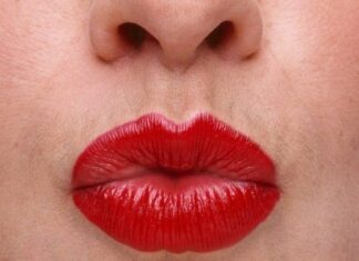 Cómo maquillarse los labios de rojo