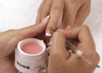 El Peligro de las Uñas Postizas