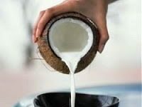 Receta casera a base de coco para una piel brillante