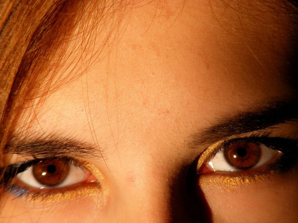 Consejos para maquillar ojos marrones