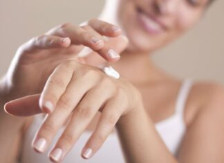 Consejos de dermatólogos para el cuidado de las manos