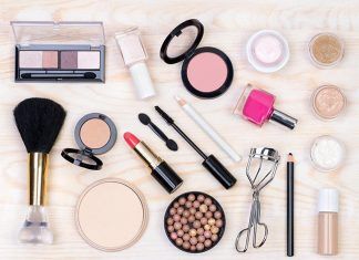 Los 10 productos de maquillaje que no pueden faltar en tu necessaire