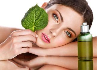 Cuida la piel facial con cosméticos naturales